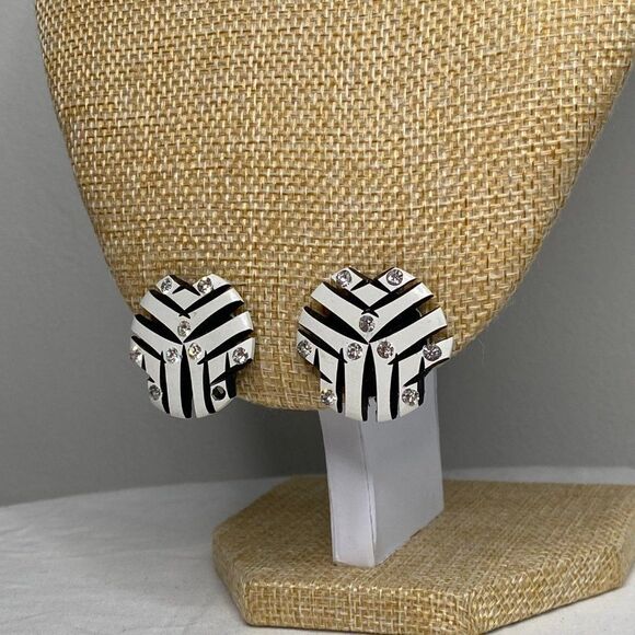 VINTAGE Women's White Round Gemstone Clip-On Earrings - Picture 3 of 3